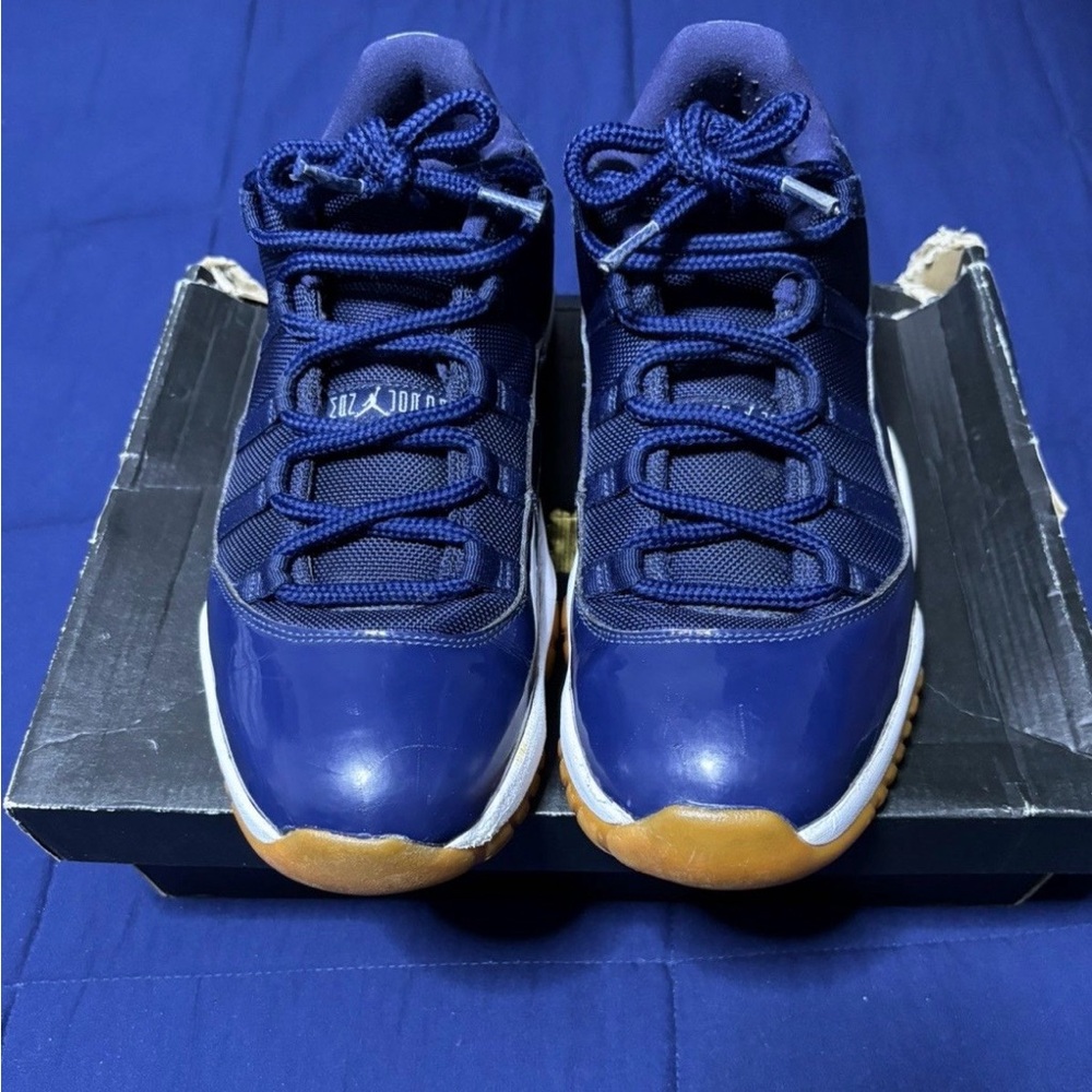 Jordan 11 Retro Low OG Navy Gum Size 11